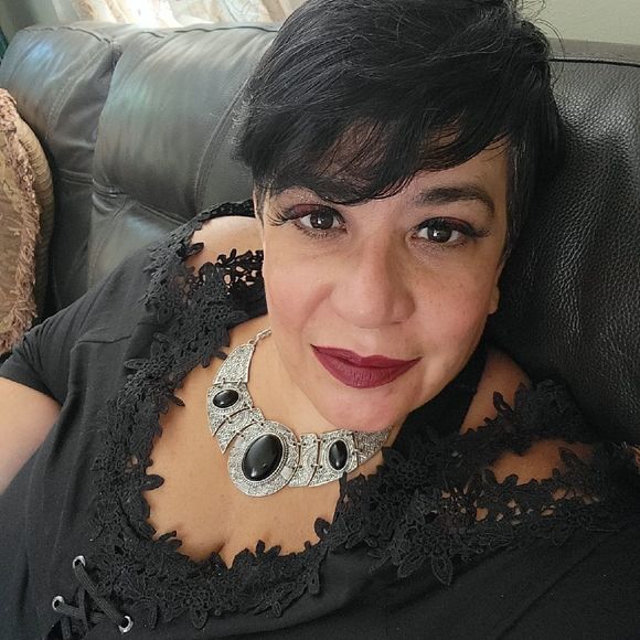 Meet your Posher, Cyndi - Picture 1 of 1